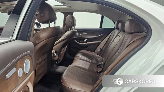 Mercedes-Benz E-Class W213 2018 Белый из Кореи, фото 4