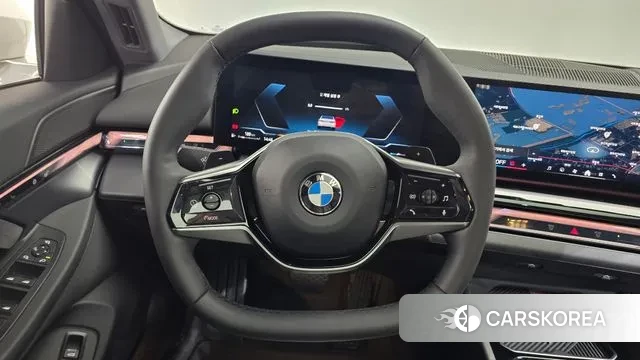 BMW 5 Series (G60) 2025 Белый из Кореи, фото 4