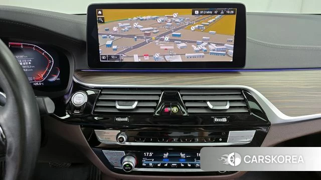 BMW 5 Series (G30) 2020 Белый из Кореи, фото 4