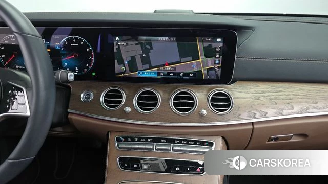 Mercedes-Benz E-Class W213 2023 Белый из Кореи, фото 4