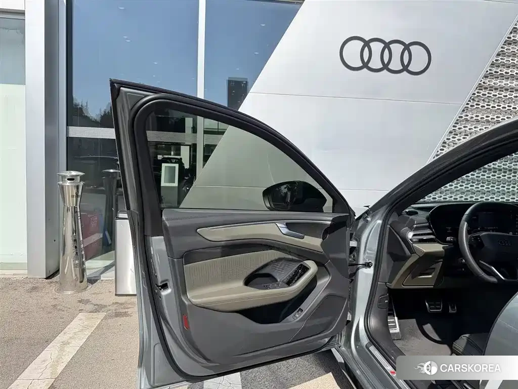 Audi A6L 2026 Черный из Китая, фото 4
