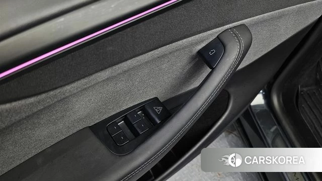 Tesla Model Y 2025 Серый из Кореи, фото 4