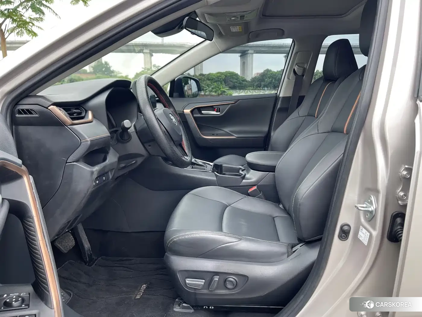 Toyota Wildlander 2025 Silver/gray из Китая, фото 4