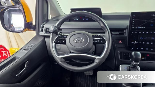 Hyundai Staria 2023 Желтый из Кореи, фото 4