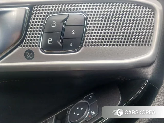 Ford Explorer 6th Generation 2022 Черный из Кореи, фото 4