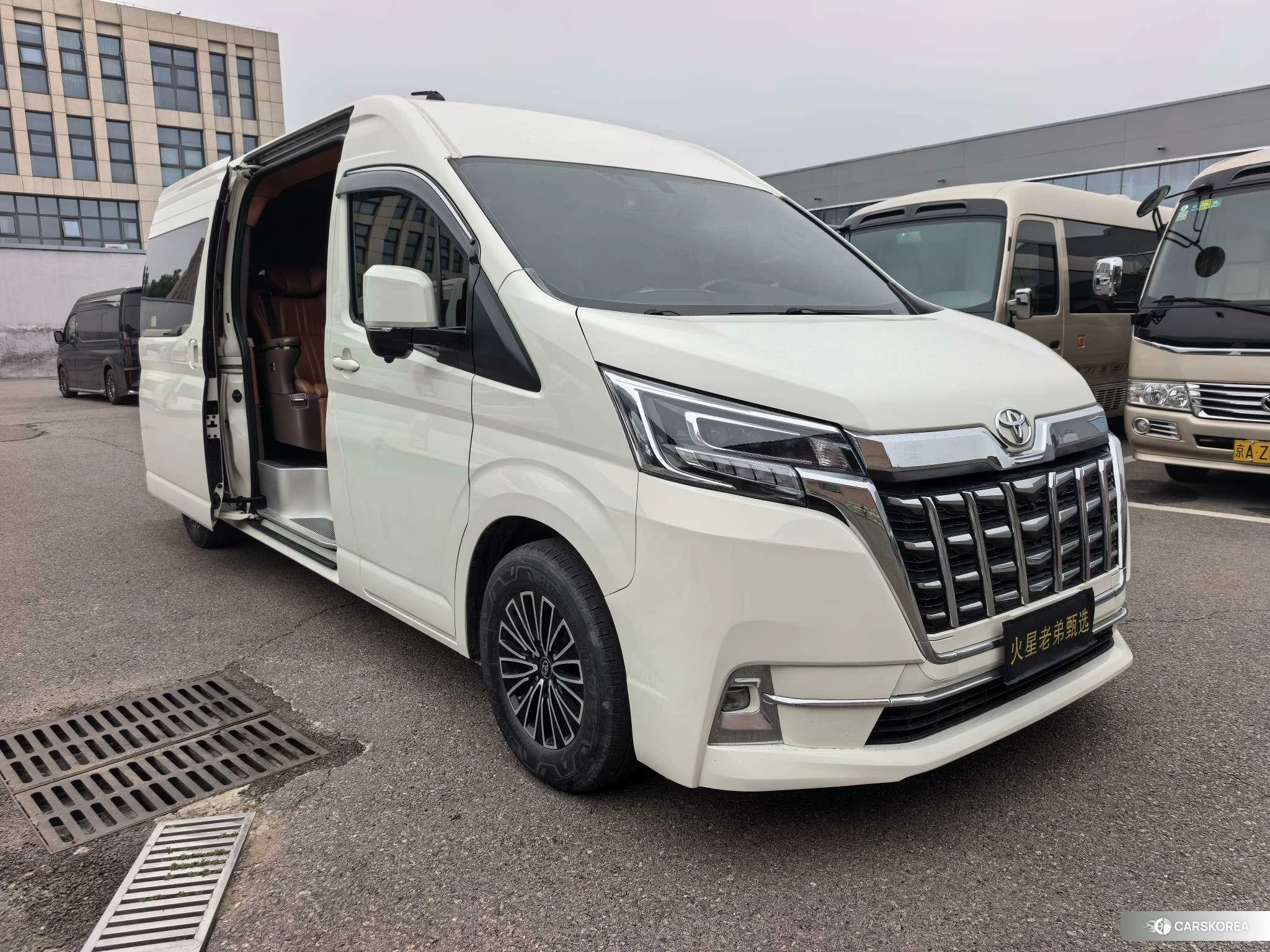 Toyota Hiace 2023 Белый из Китая, фото 4
