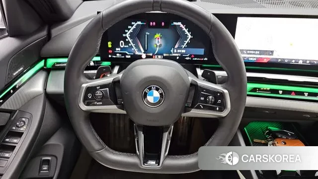 BMW 5 Series (G60) 2025 Белый из Кореи, фото 4