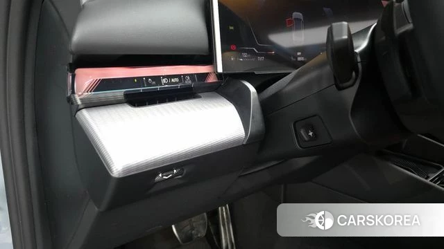 BMW 5 Series (G60) 2025 Серебристо-серый из Кореи, фото 4