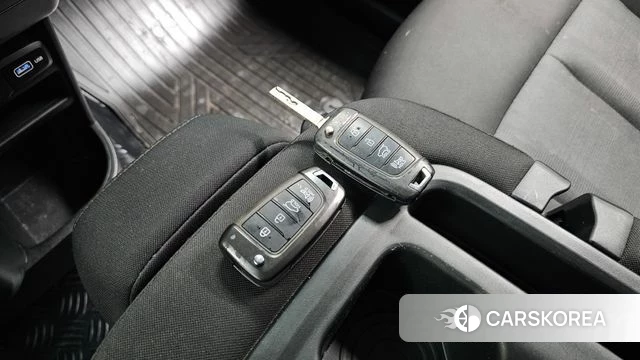 Hyundai Staria 2023 Серебряный из Кореи, фото 4
