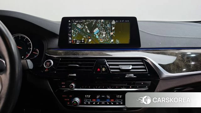 BMW 5 Series (G30) 2018 Белый из Кореи, фото 4