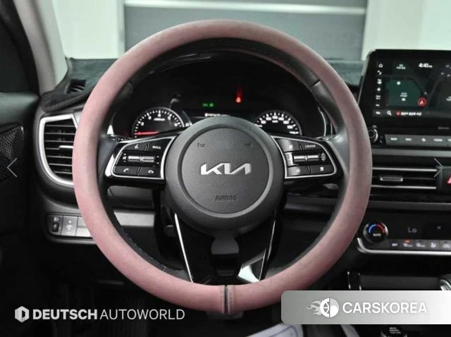 Kia Seltos 2022 Белый из Кореи, фото 4
