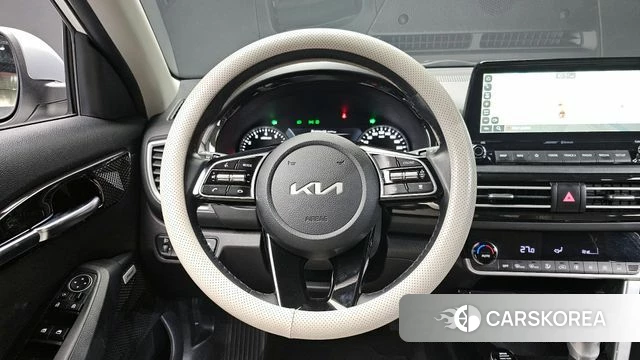 Kia Seltos 2022 Белый из Кореи, фото 4