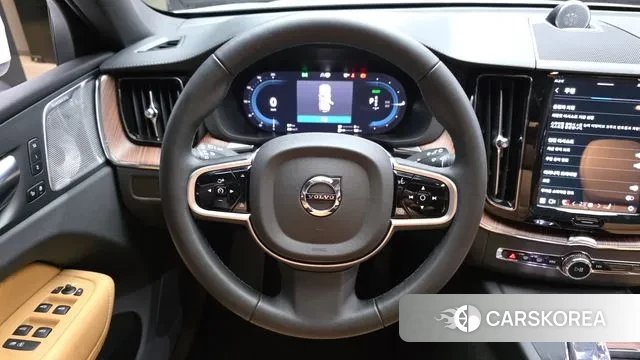 Volvo XC60 second Generation 2025 Белый из Кореи, фото 4