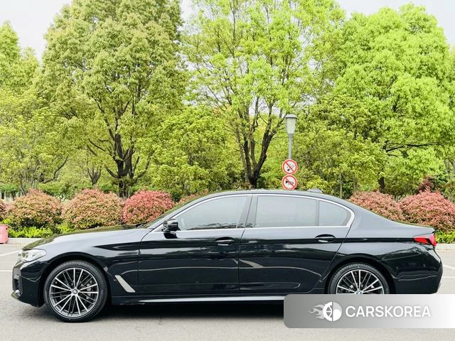 BMW 5 series 2022 Черный из Китая, фото 4