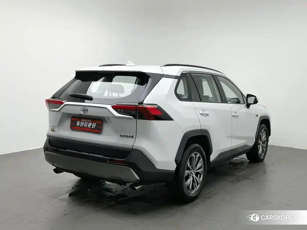 Toyota RAV4 2024 Белый из Китая, фото 4