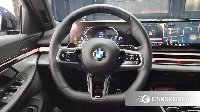 BMW 5 Series (G60) 2025 Черный из Кореи, фото 4