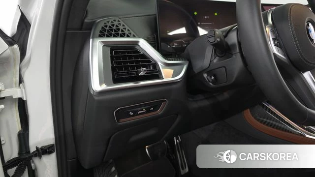 BMW X7 (G07) 2025 Белый из Кореи, фото 4