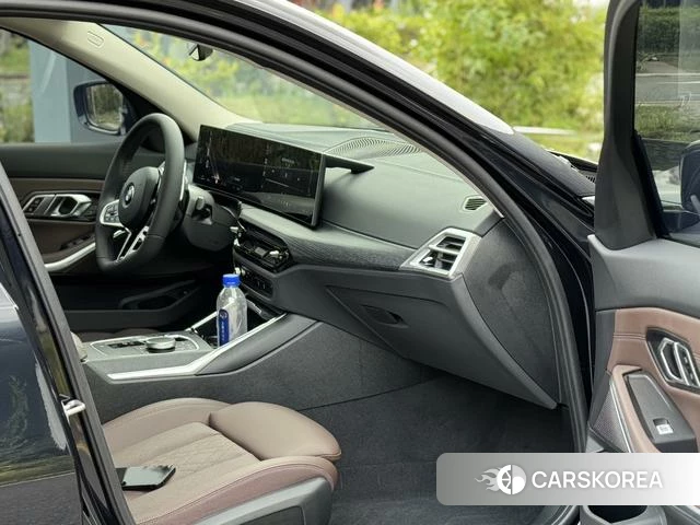 BMW 3 series 2025 Черный из Китая, фото 4