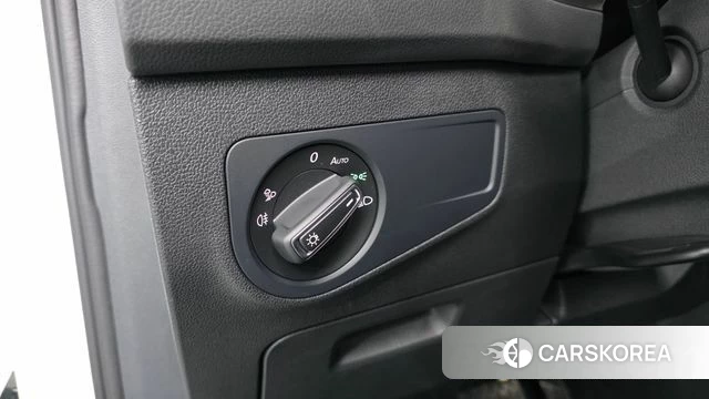 Volkswagen Tiguan second Generation 2022 Белый из Кореи, фото 4
