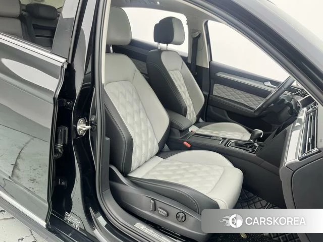 Volkswagen Magotan 2024 Черный из Китая, фото 4