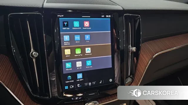 Volvo XC60 second Generation 2024 Белый из Кореи, фото 4