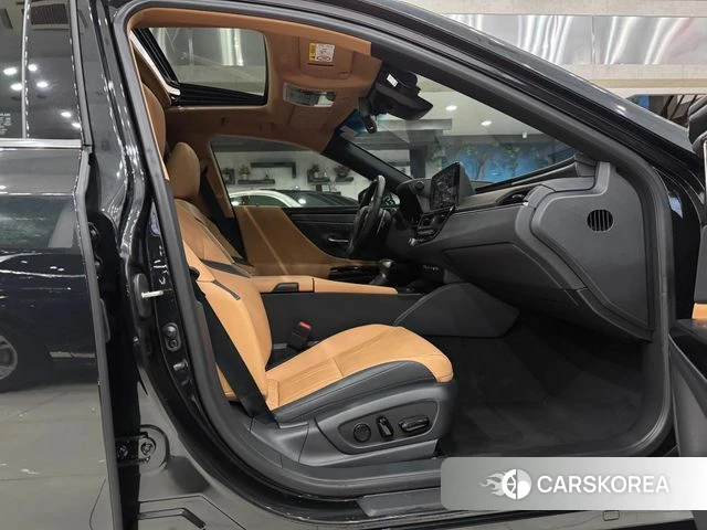 Lexus ES300h 7th generation 2024 Черный из Кореи, фото 4