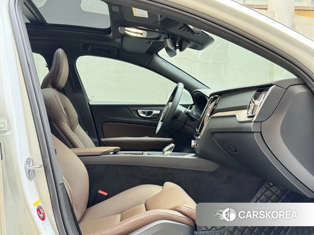 Volvo S60 2023 Белый из Китая, фото 4