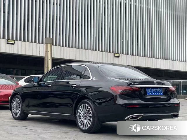 Mercedes-Benz E-class 2023 Черный из Китая, фото 4