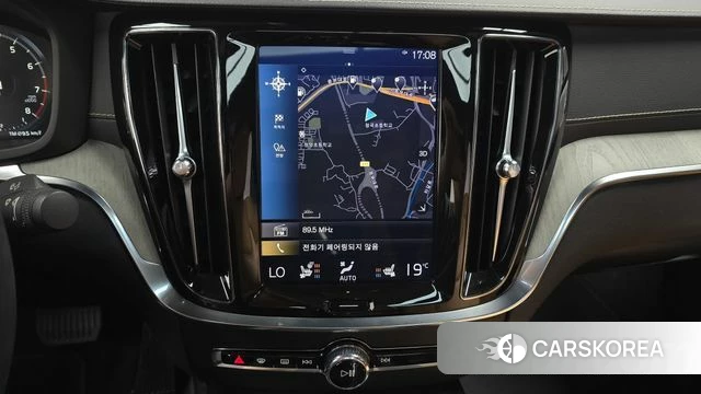 Volvo S60 3rd generation 2019 Белый из Кореи, фото 4