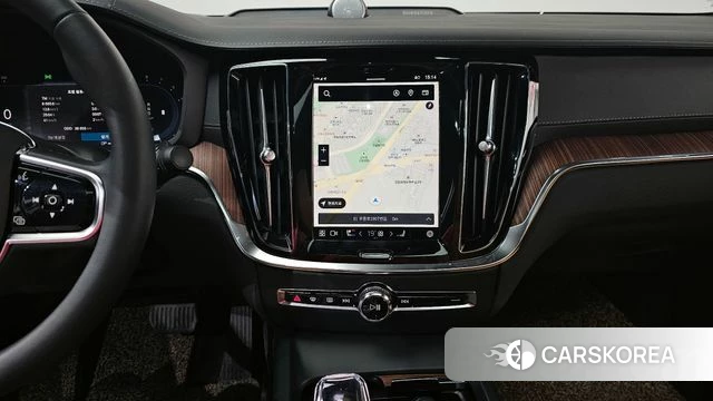 Volvo S60 3rd generation 2024 Белый из Кореи, фото 4