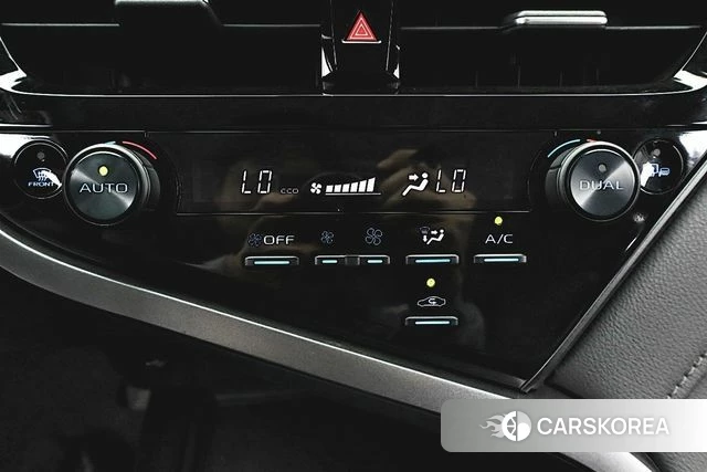 Toyota Camry (XV70) 2022 Серый из Кореи, фото 4