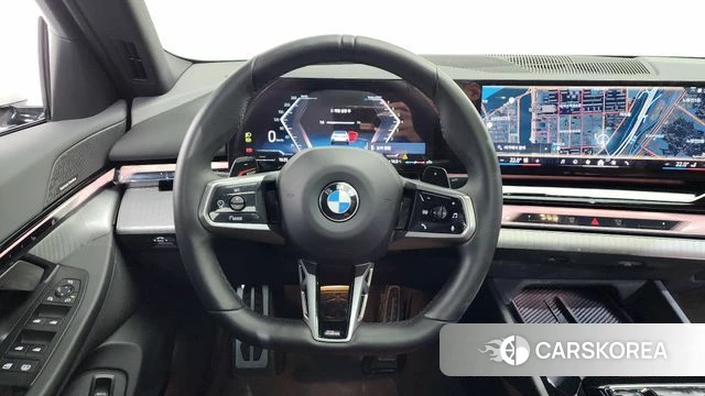 BMW 5 Series (G60) 2024 Белый из Кореи, фото 4