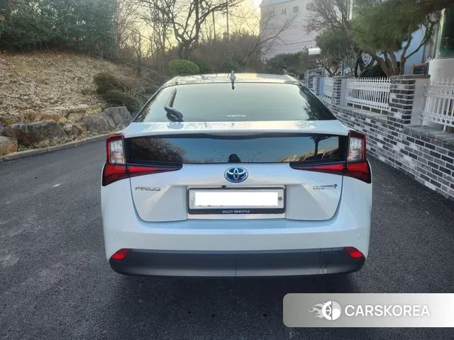 Toyota Prius 4th Generation 2021 Белый из Кореи, фото 4