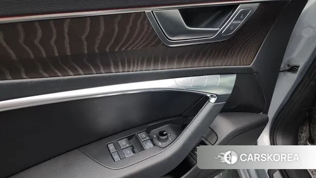 Audi A6 (C8) 2019 Серебристо-серый из Кореи, фото 4