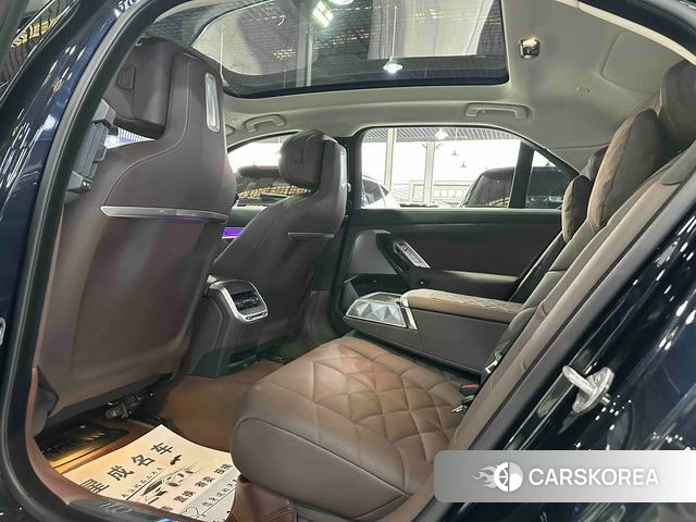 BMW 7 series 2024 Черный из Китая, фото 4