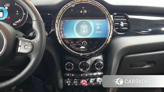 Mini Cooper 2024 Черный из Кореи, фото 4