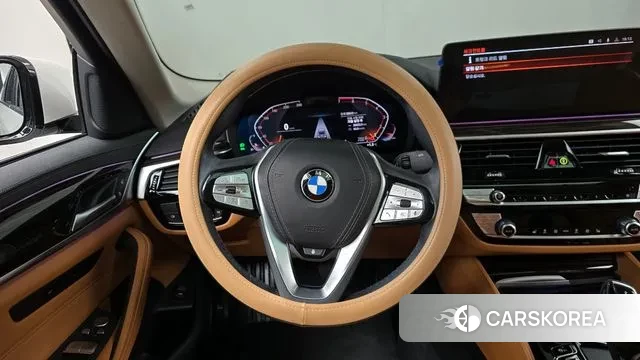 BMW 5 Series (G30) 2022 Белый из Кореи, фото 4