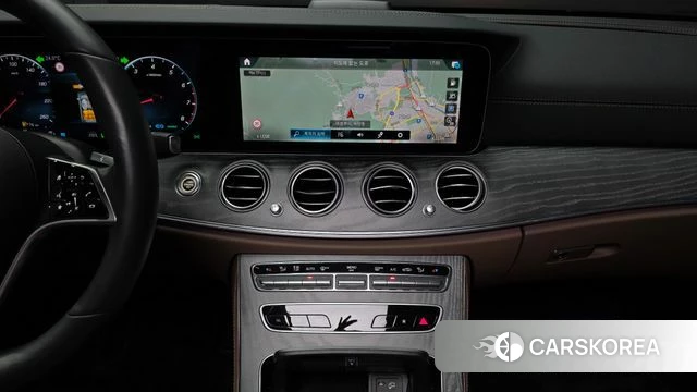 Mercedes-Benz E-Class W213 2023 Белый из Кореи, фото 4