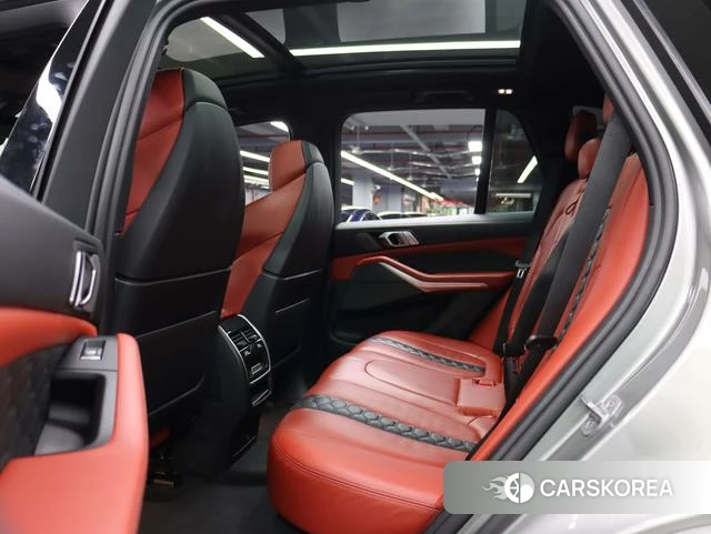 BMW X5 M 2022 Серебристо-серый из Китая, фото 4