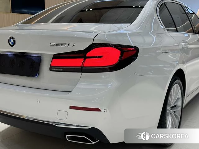 BMW 5 series 2021 Белый из Китая, фото 4