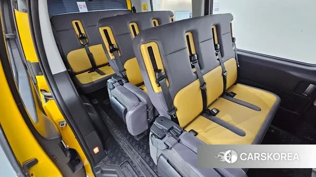 Hyundai Staria 2022 Желтый из Кореи, фото 4