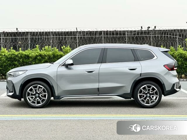 BMW X1 2024 Серебристо-серый из Китая, фото 4