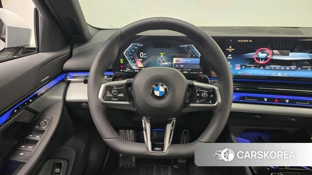 BMW 5 Series (G60) 2025 Цвет галактики из Кореи, фото 4