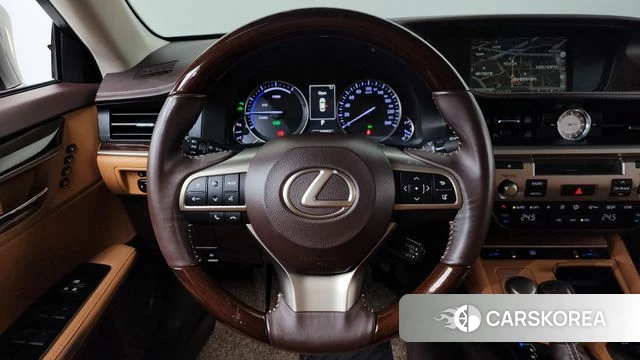 Lexus New ES300h 2018 Серебристо-серый из Кореи, фото 4