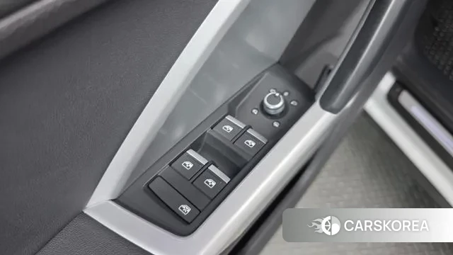 Audi Q3 (F3) 2022 Белый из Кореи, фото 4