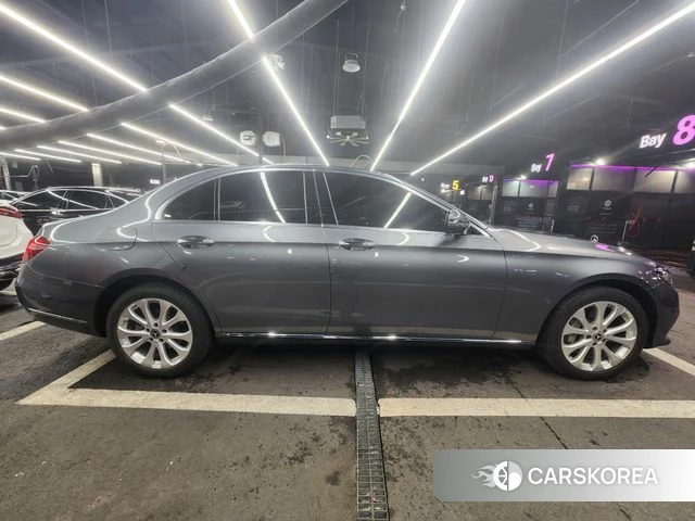 Mercedes-Benz E-Class W213 2018 Серебристо-серый из Кореи, фото 4
