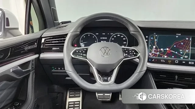 Volkswagen Touareg 3rd generation 2024 Белый из Кореи, фото 4