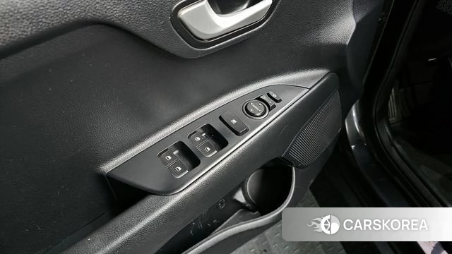 Kia Stonic 2018 Серый из Кореи, фото 4