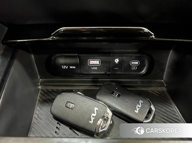 Kia Sportage 5th Generation Hybrid 2023 Белый из Кореи, фото 4