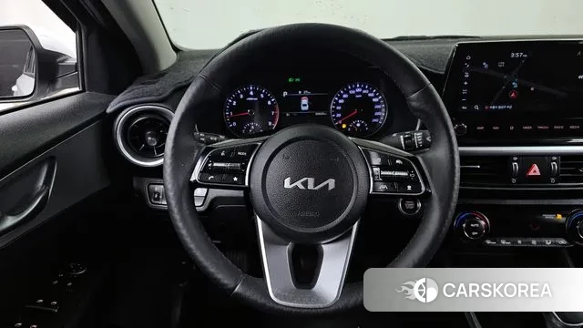 Kia The New K3 2nd generation 2021 Белый из Кореи, фото 4